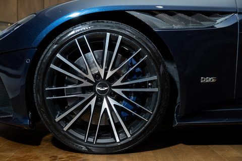2021 Aston Martin DBS V12