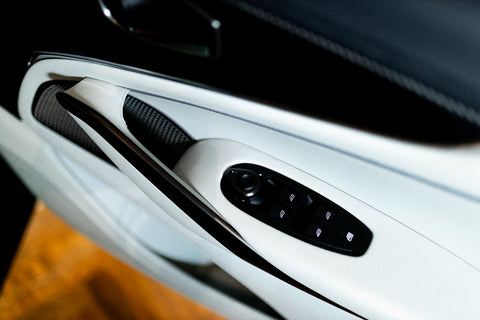 2025 Aston Martin DBX V8 707