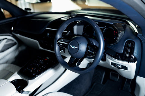 2025 Aston Martin DBX V8 707