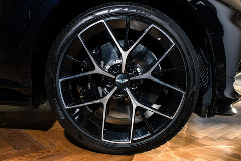 2025 Aston Martin DBX V8 707