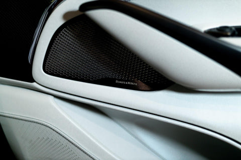 2025 Aston Martin DBX V8 707